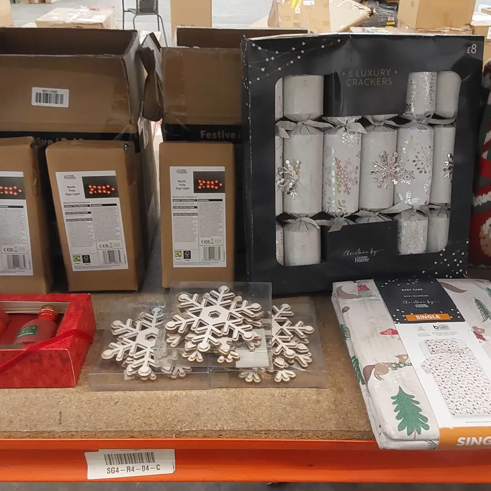 LARGE ASSORTMENT OF CHRISTMAS PRODUCTS TO INCLUDE; MUGS, CRACKERS, LIGHTS, BAUBLES ETC