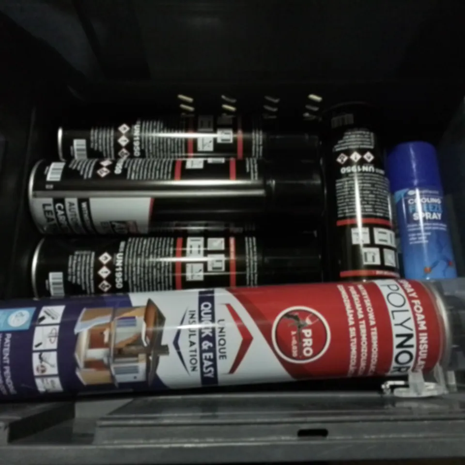 LOT OF 15 ASSORTED AEROSOLS TO INCLUDE CARPLAN DE ICE, COOLING FREEZE SPRAY AND FOAM INSULATION / COLLECTION ONLY