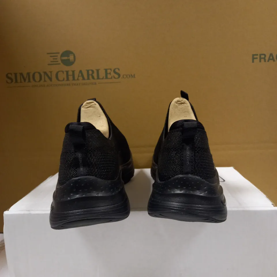 SKETCHERS ARCH FIT TRAINERS SIZE 5
