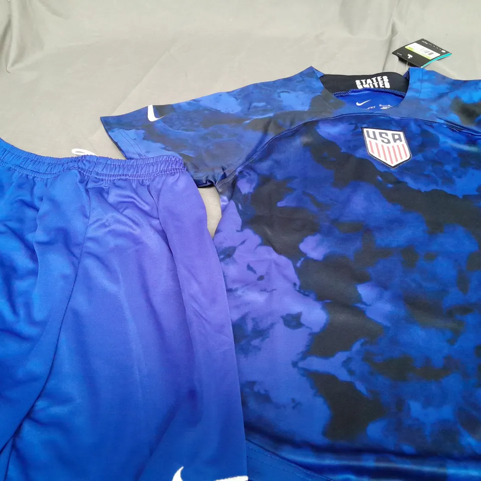NIKE UNITED STATES FOOTBALL SHIRT - SIZE 28