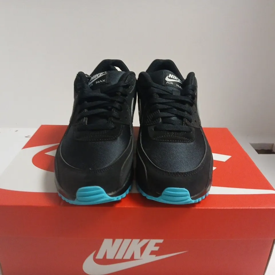 BOXED PAIR OF NIKE AIR MAX 90 PRM TREBLE –UK SIZE 8