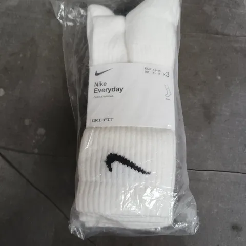 BAGGED NIKE EVERYDAY 3 PACK OF CREW SOCKS IN WHITE - UK 8-11