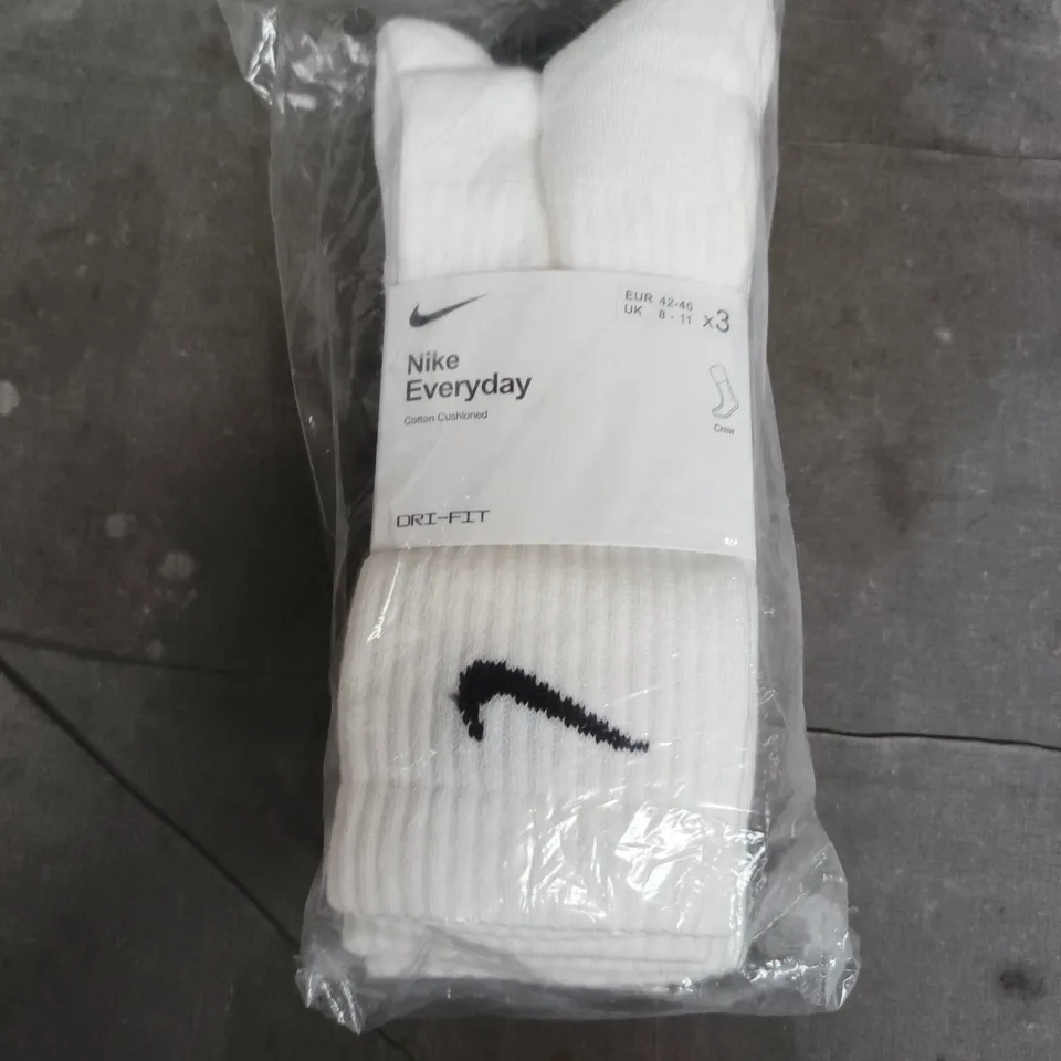 BAGGED NIKE EVERYDAY 3 PACK OF CREW SOCKS IN WHITE - UK 8-11