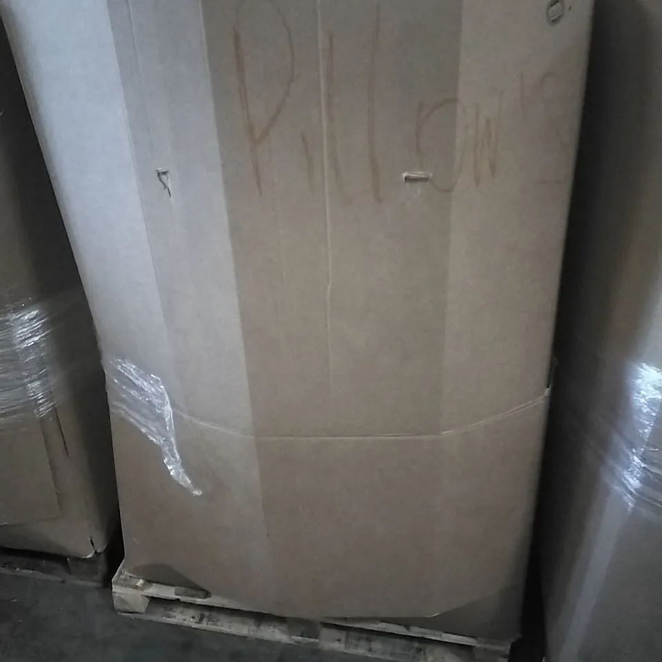 A PALLET CONTAINING A LARGE QUANTITY OF ASSORTED PILLOWS ETC