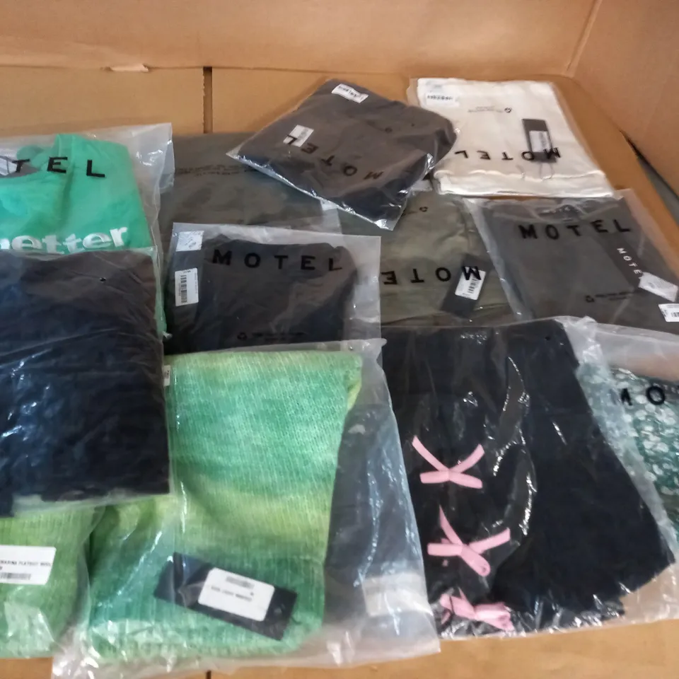 LOT OF 12 ASSORTED BAGGED MOTEL CLOTHING ITEMS IN VARIOUS SIZES