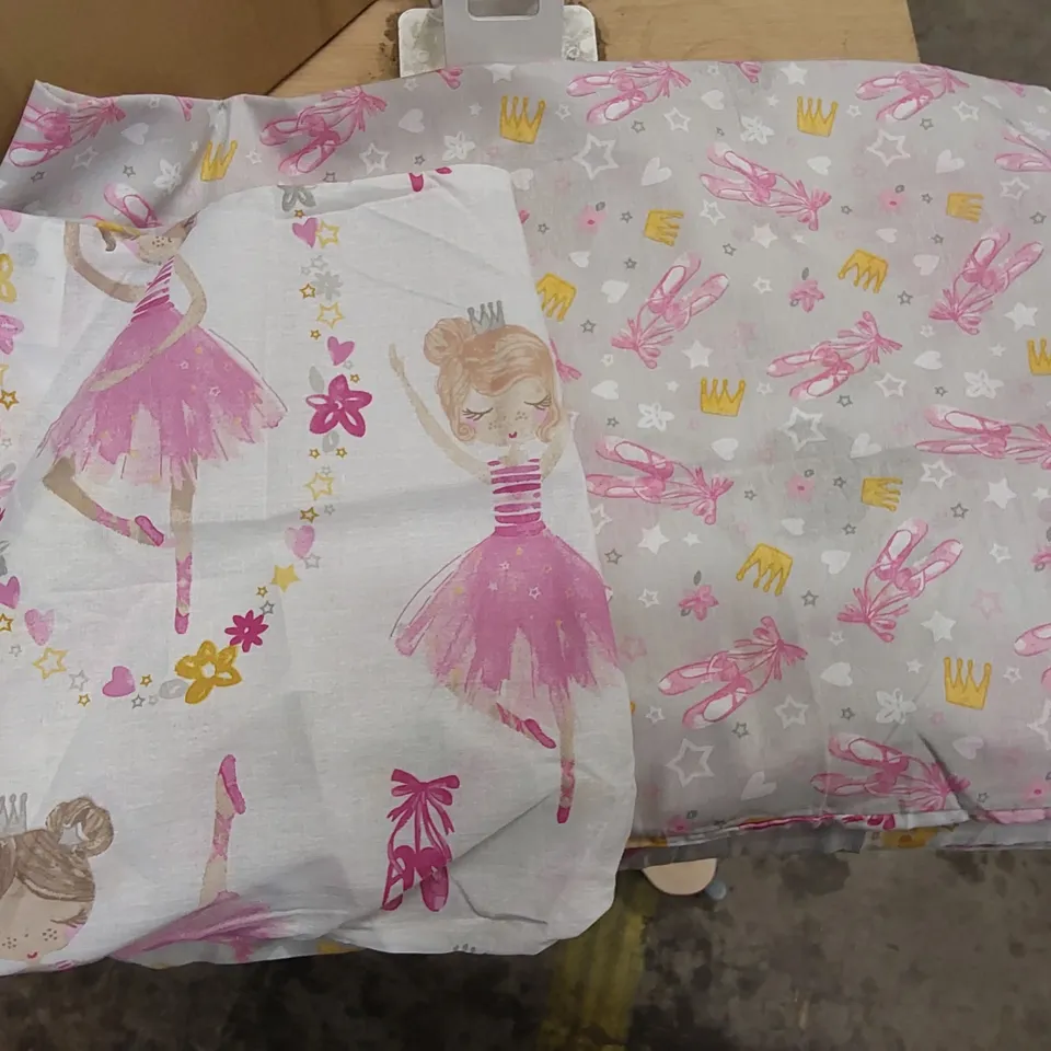 BAGGED VICINI PINK/YELLOW PRINCESS BED SHEET AND PILLOW // SIZE UNSPECIFIED (1 ITEM)