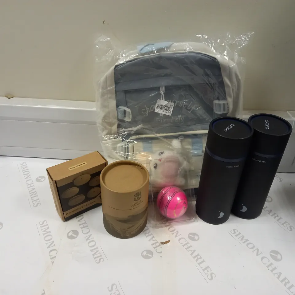 LOT OF APPROX 20 HOUSEHOLD ITEMS TO INCLUDE CHILLY'S SERIES 2 BOTTLE, LIVERPOOL FLASK AND ASMOKE ALARM