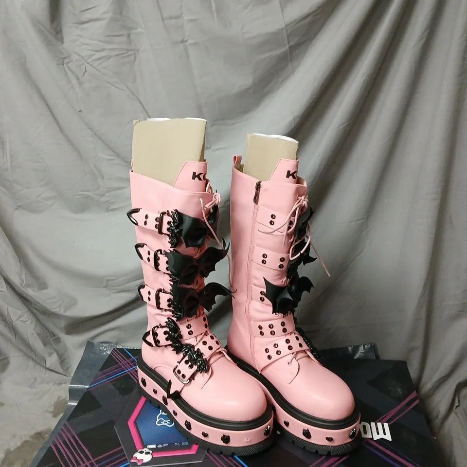 KOI MONSTER HIGH COUNT FABULOUS PINK BOOTS BOXED SIZE 6
