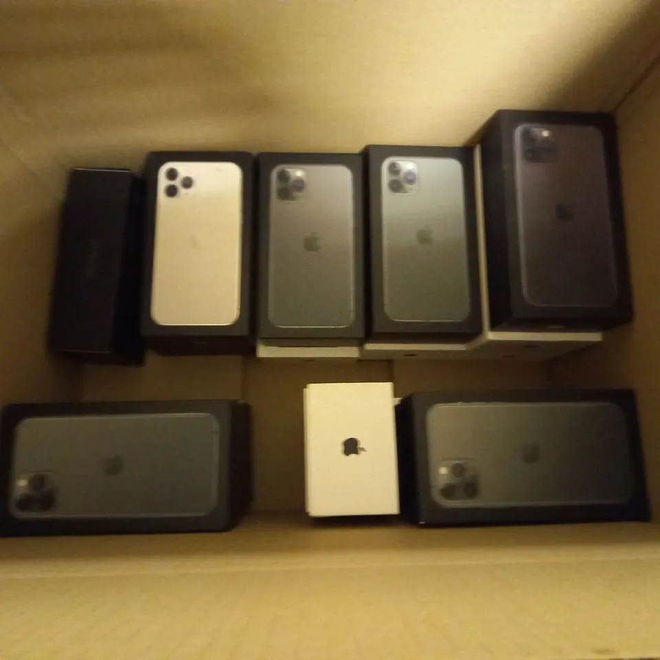 BOXED LOT OF APPROX 21 IPHONE DISPLAY CASES