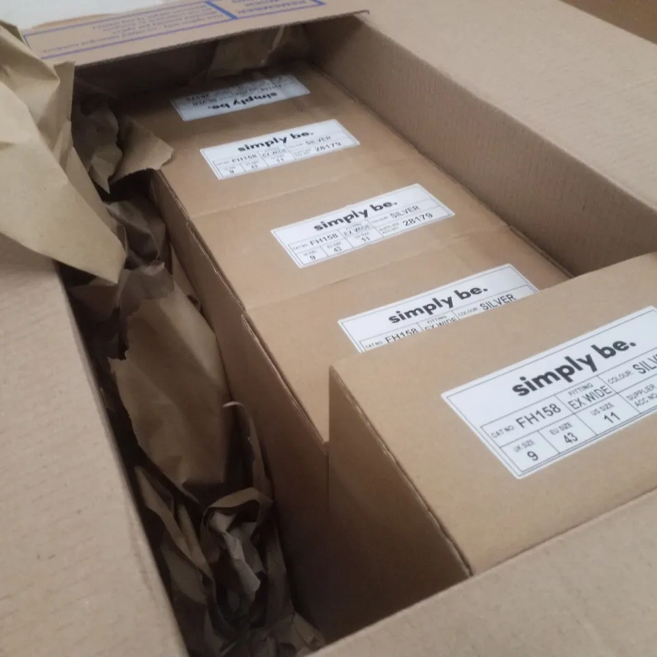 BOX CONTAINING APPROXIMATELY 5 PAIRS OF BRAND NEW SIMPLY BE SILVER DALLAS EX WIDE PENNY LOAFER - SIZE 9
