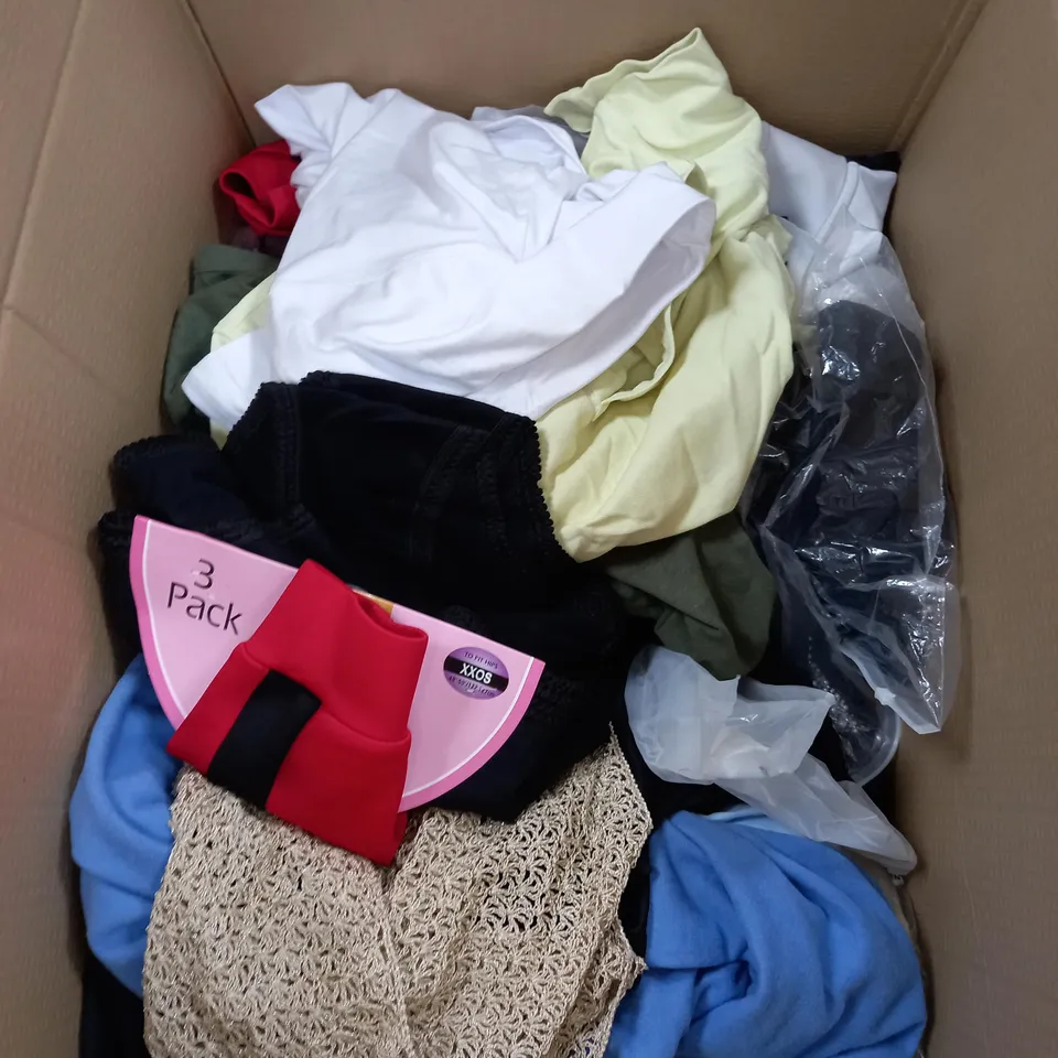 BOX OF APPROXIMATELY 20 CLOTHING ITEMS TO INCLUDE BATMAN HOODIE, 3 X BRIEFS SET, DSGN STUDIO JUMPER ETC