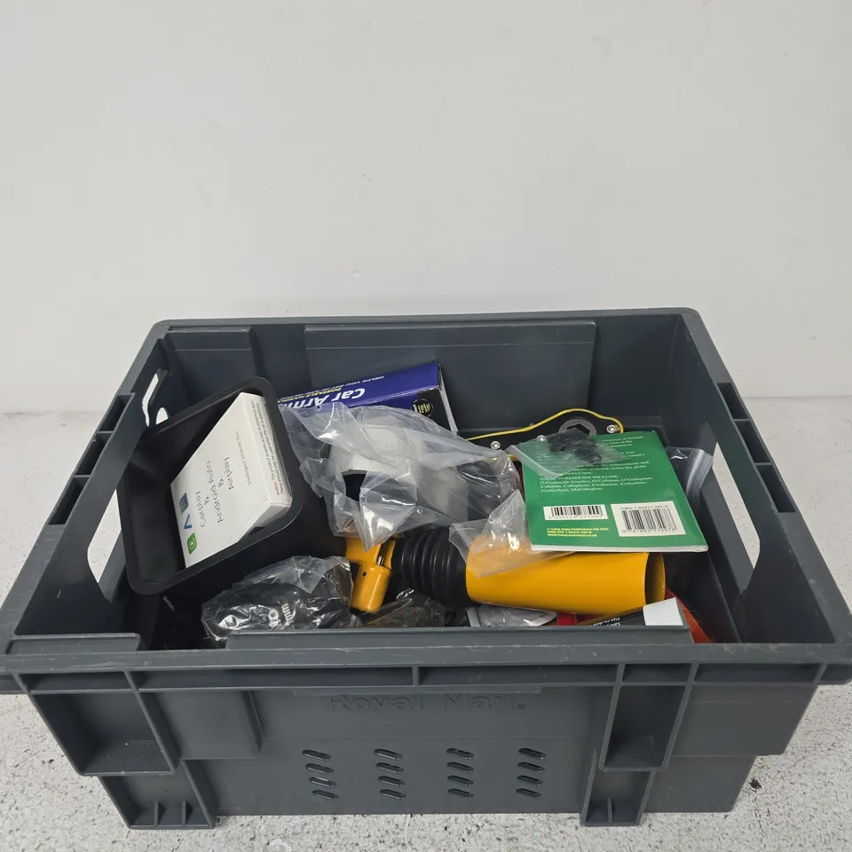 APPROXIMATELY 20 ASSORTED ITEMS INCLUDING CARPLAY & ANDROID AUTO & AIRPLAY INTELLIGENT INTERNET BOX, JCB EXTREME PERFORMANCE MPL MOLY GREASE AND A CAR ARMREST