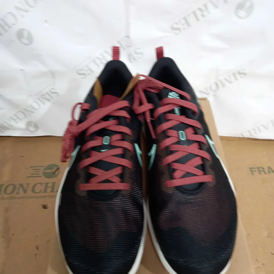 BOXED PAIR OFNIKE RUNNING DOWNSHIFTER 12 TRAINERS SIZE 4 
