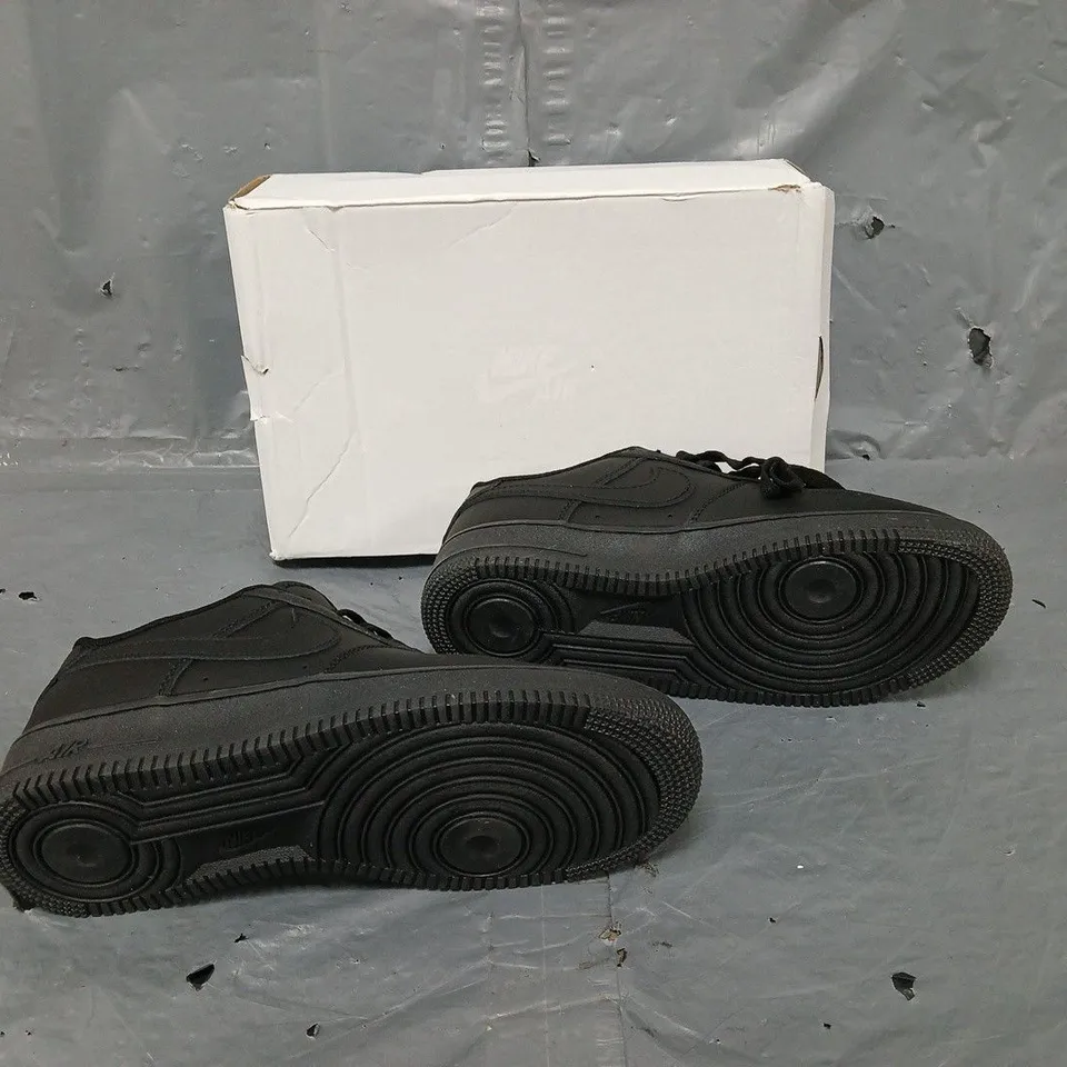 BOXED PAIR OF NIKE AIR FORCE 1 ALL BLACK UK 7 