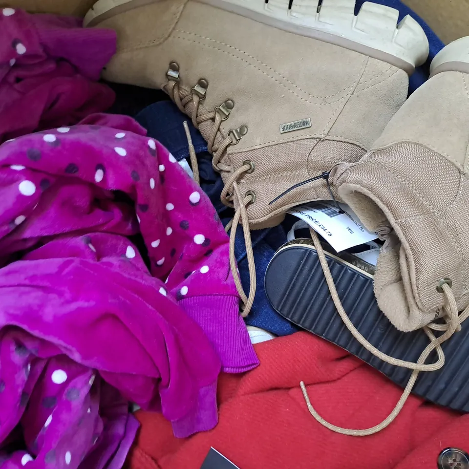 BOX OF APPROXIMATELY 10 ASSORTED HOUSEHOLD AND CLOTHING ITEMS IN VARIOUS STYLES, SIZES, AND, COLOURS, ETC - COLLECTION ONLY