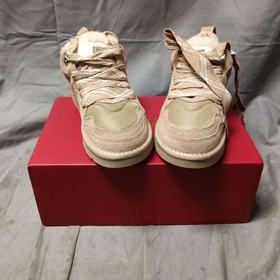 BOXED PAIR OF  EVELL HOOTD BEIGE SUEDE CASUAL SNEAKERS – UK 5 (EU 38) 