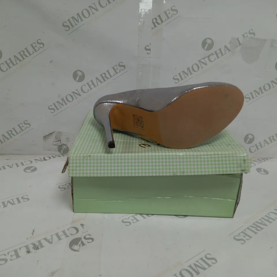 APPROXIMATELY 10 BOXED PAIR OF CELESTE HIGH HEEL SHOES IN SILVER FABRIC TO INCLUDE SIZES 6.5, 8.5, 10