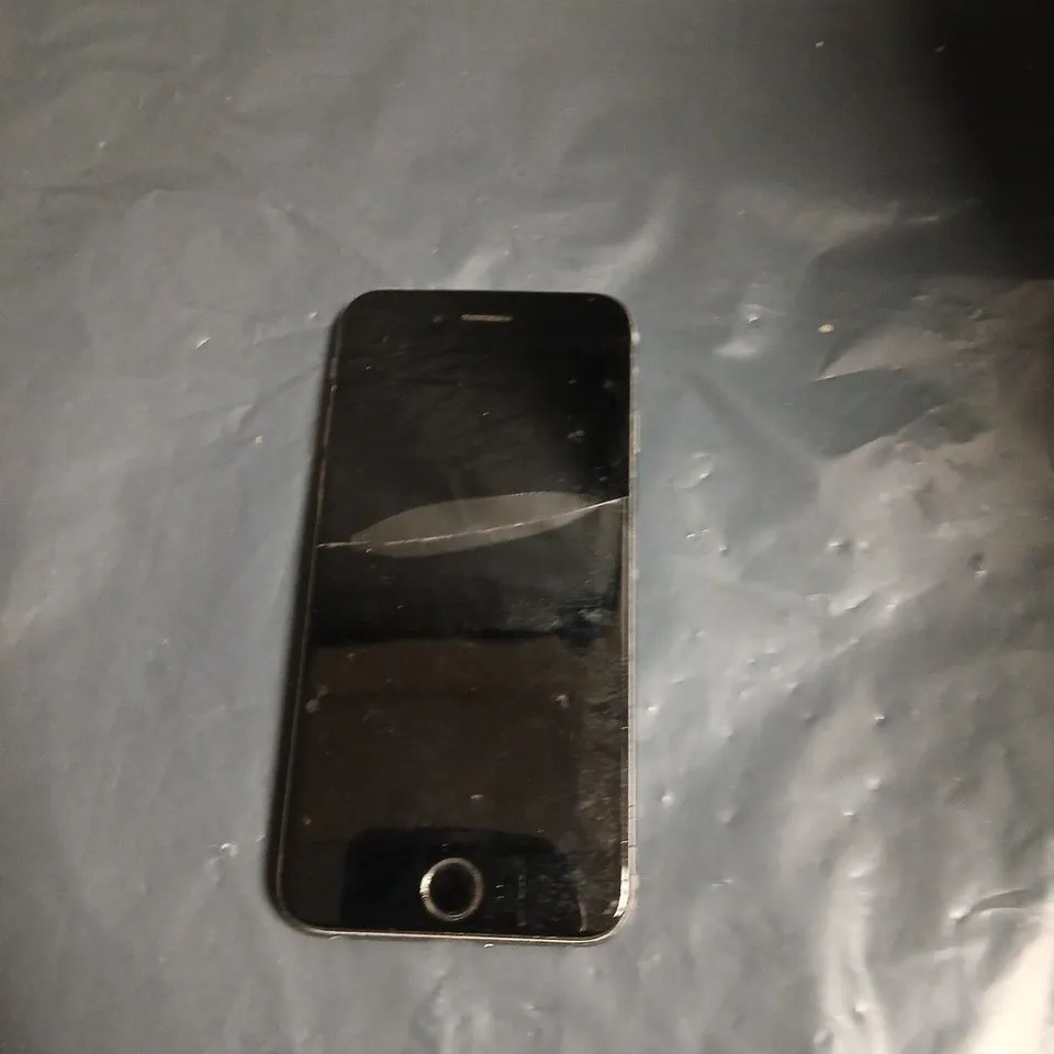 APPLE IPHONE SPACE GREY SMARTPHONE – CRACKED FRONT SCREEN (DAMAGED)