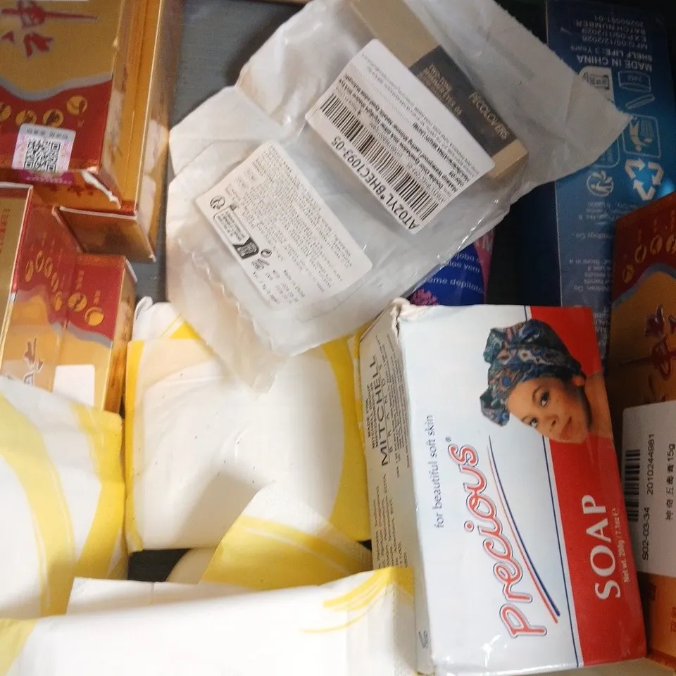 APPROX 12 ASSORTED BEAUTY PRODUCTS TO INCLUDE AUSSIE CONDITIONER, MARIA NILA CONDITIONER, MBM BOLT BALM, ETC