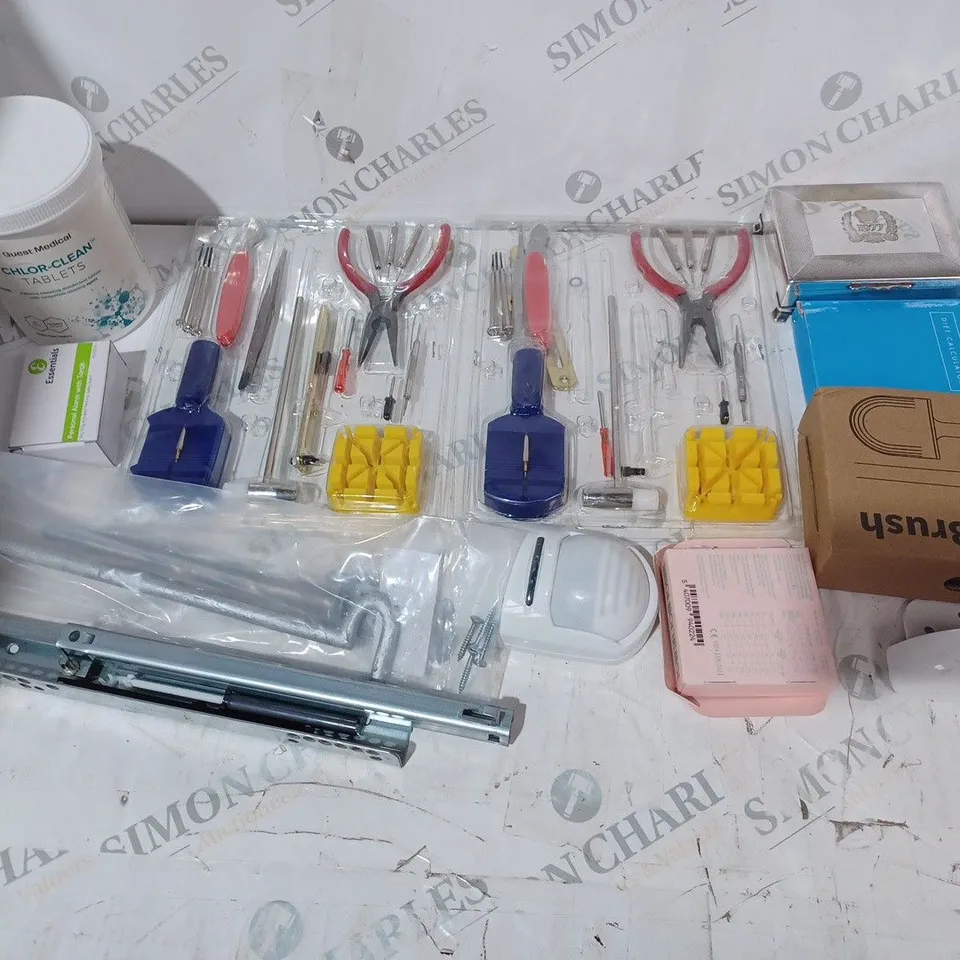 GROUP OF ASSORTED HOUSEHOLD ITEMS TOO INCLUDE DECRETIVE ITEMS AND TOOLS 