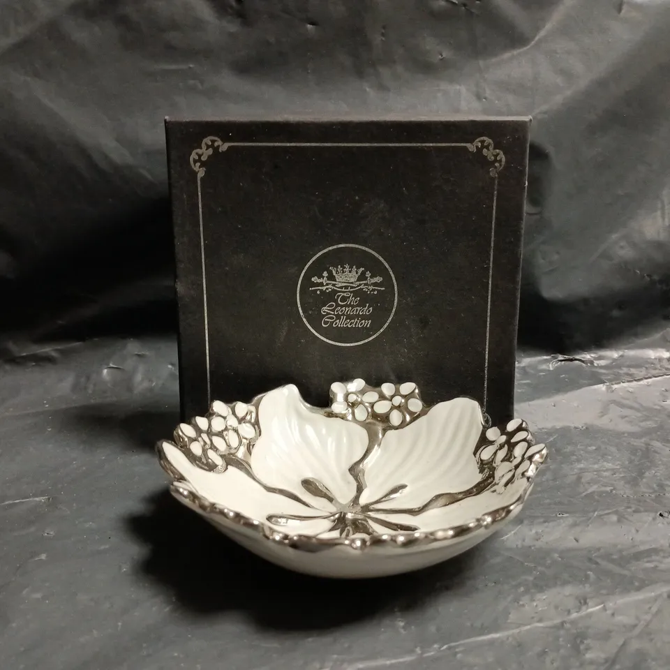 THE LEONARDO COLLECTION DECORATIVE WHITE/SILVER DISH
