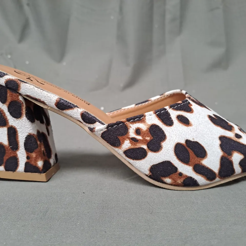 BOXED PAIR OF FASHION OPEN TOE BLOCK HEEL SANDALS IN ANIMAL PRINT EU SIZE 38