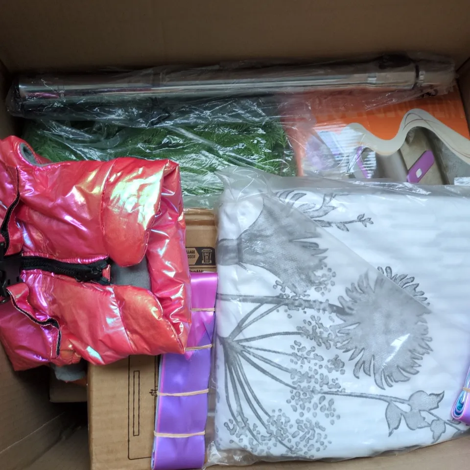 APPROXIMATELY 15 ASSORTED HOUSEHOLD PRODUCTS TO INCLUDE PRINTER FILAMENT, CLOROX WIPES, SALADKIND, ETC - COLLECTION ONLY