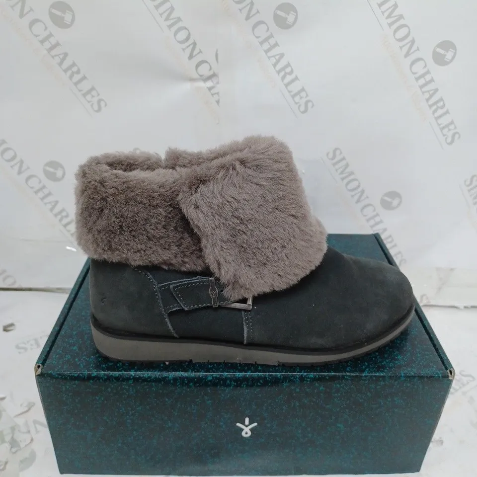 EMU AUSTRALIA OXLEY FUR CUFF ANKLE BOOTS, DARK GREY - SIZE 6