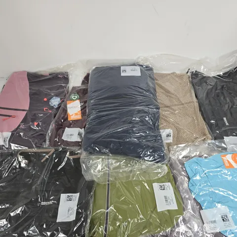 APPROXIMATELY 24 ASSORTED BRAND NEW REGATTA CLOTHING ITEMS IN VARIOUS SIZES, STYLES & COLOURS