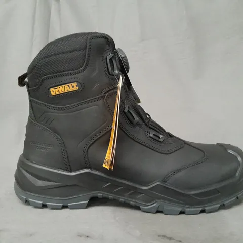 BOXED PAIR OF DEWALT STEEL TOE ANKLE BOOTS IN BLACK UK SIZE 10