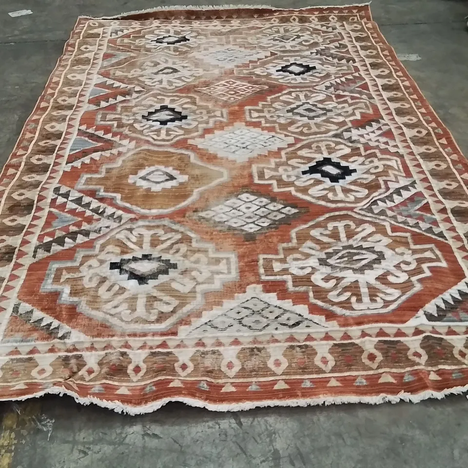 QUALITY DESIGNER AREA RUG - APPROXIMATELY 290X200CM