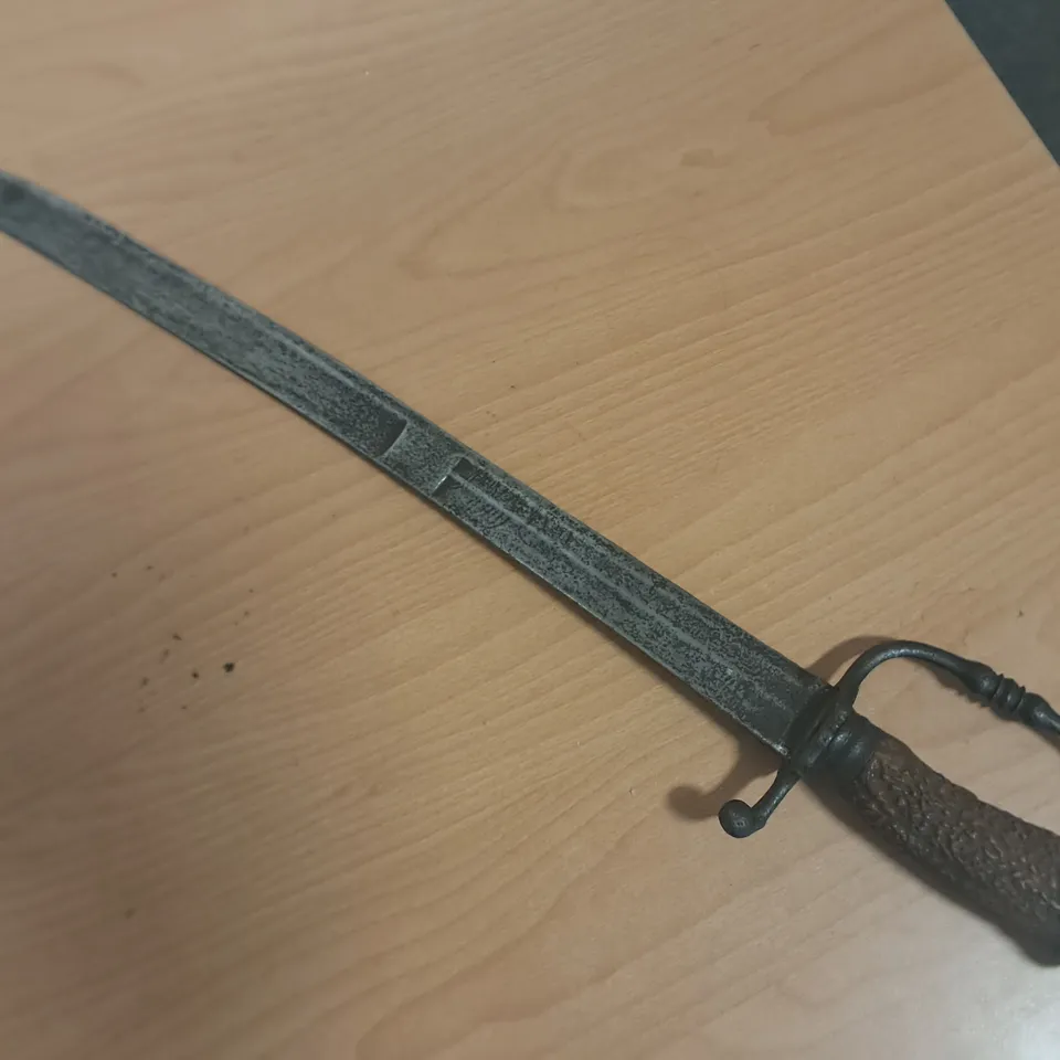 DECORATIVE CURVED 17" KNIFE
