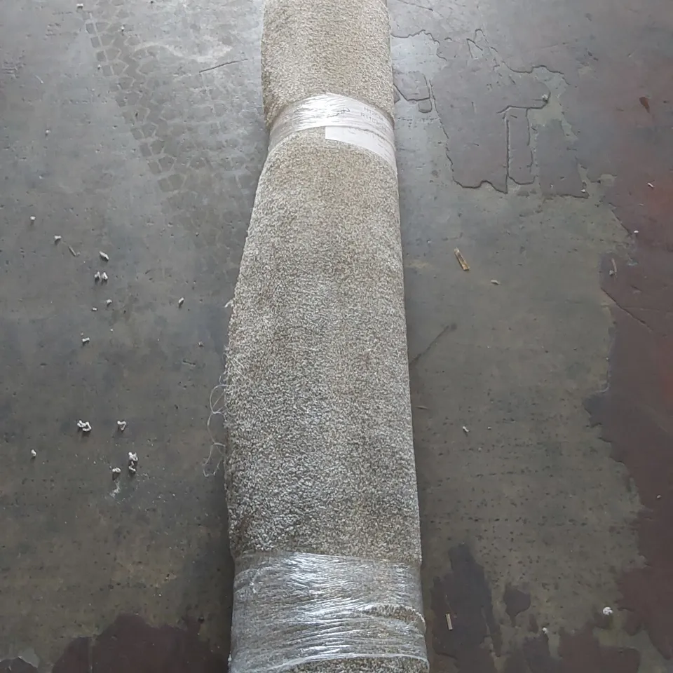 ROLL OF QUALITY GLAMOUR MIST CARPET - APPROXIMATELY 1.85 x 4m