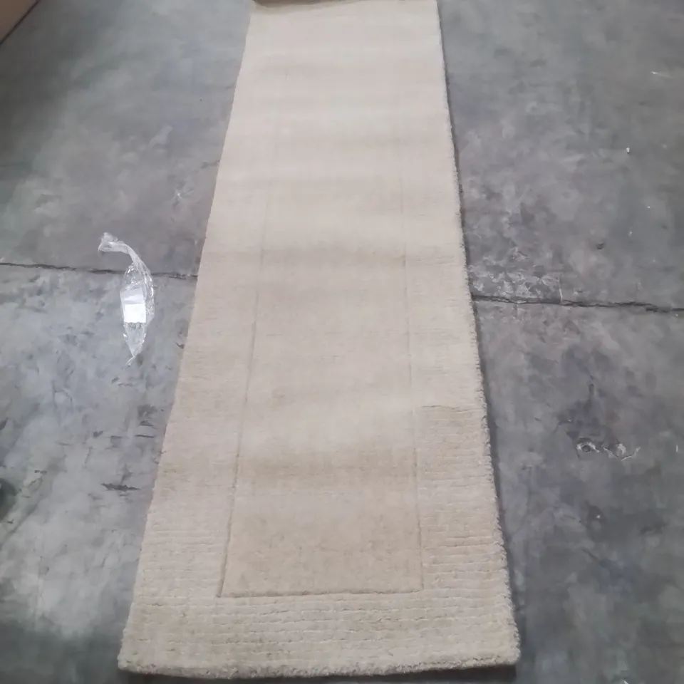 QUALITY DESIGNER AREA RUG - APPROXIMATELY 230X70CM