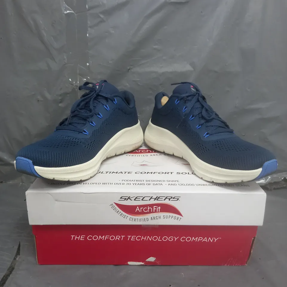 SKECHERS ARCH FIT TRAINERS BLUE SIZE 7