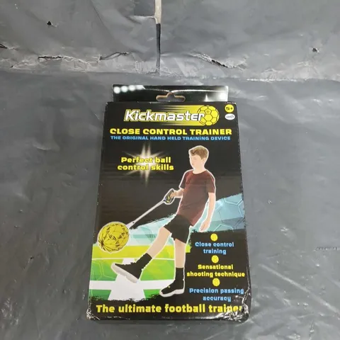 KICKMASTER CLOSE CONTROL FOOTBALL TRAINER 