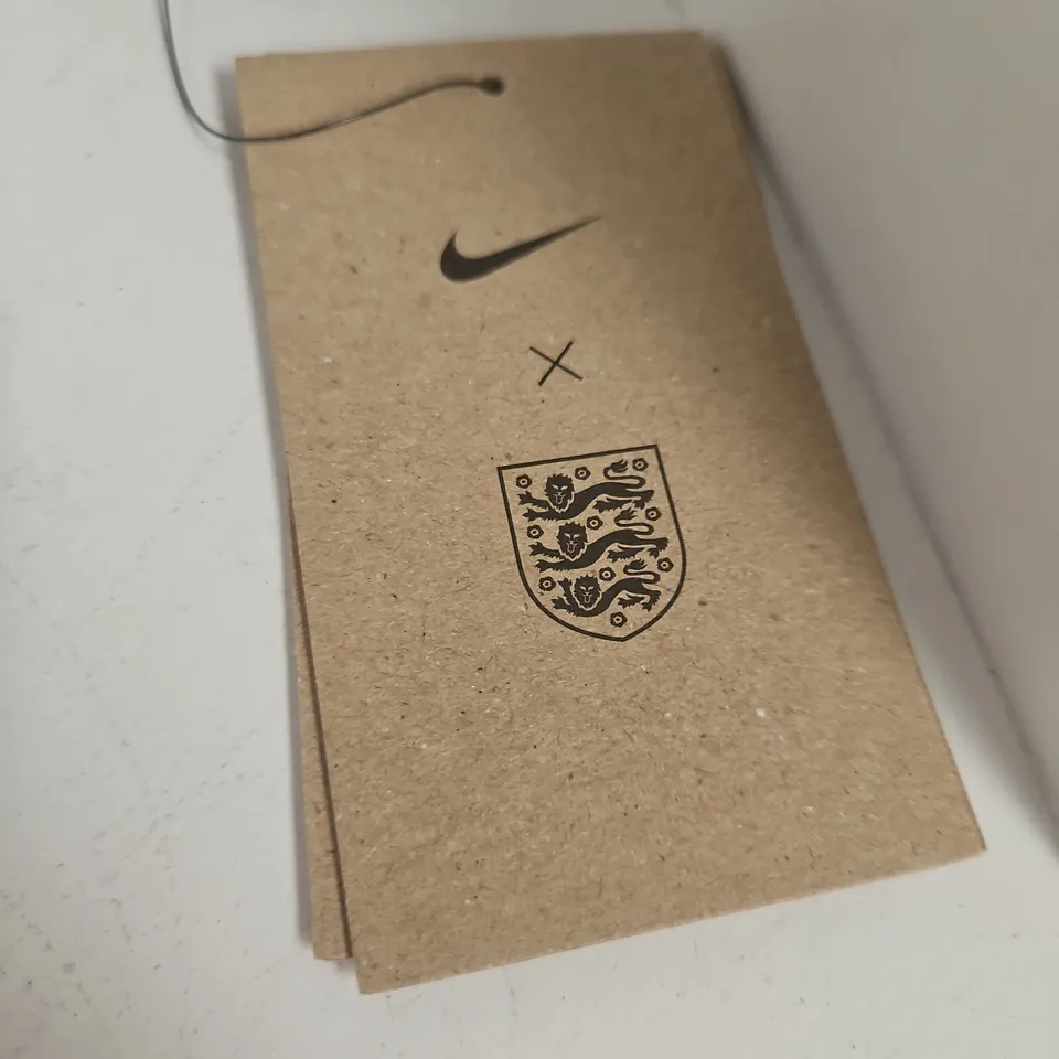 ENGLAND FOOTBALL SHIRT – KANE 9, WHITE NIKE HOME/AWAY STYLE (UK S)