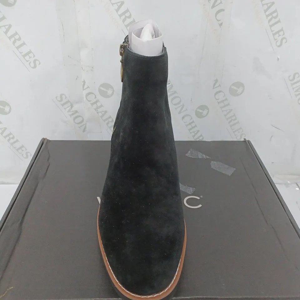 BOXED VIONIC ASTER HAZAL ZIP ANKLE BOOT - SIZE 6.5