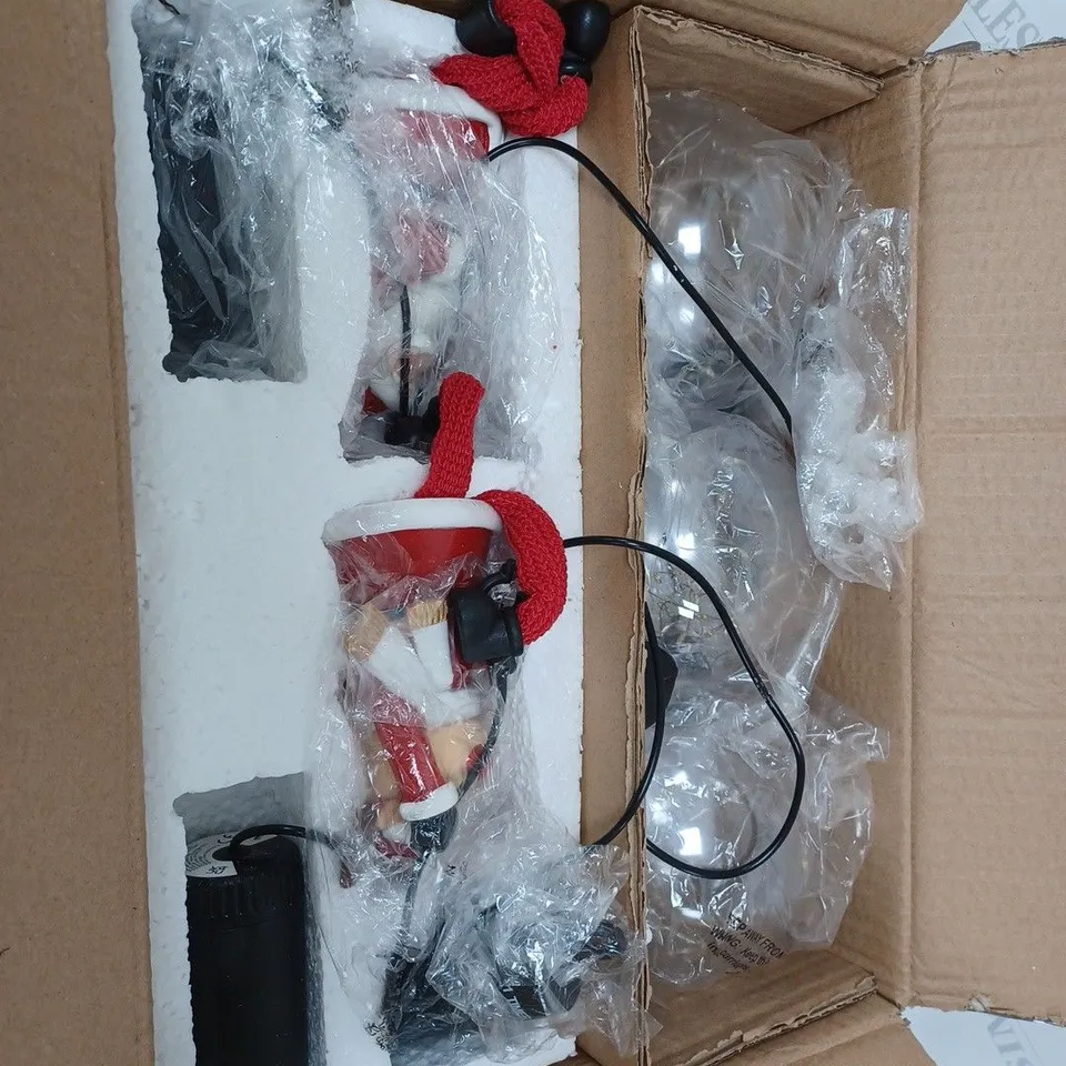 ROUND LIGHTS WITH CLIMBING SANTA