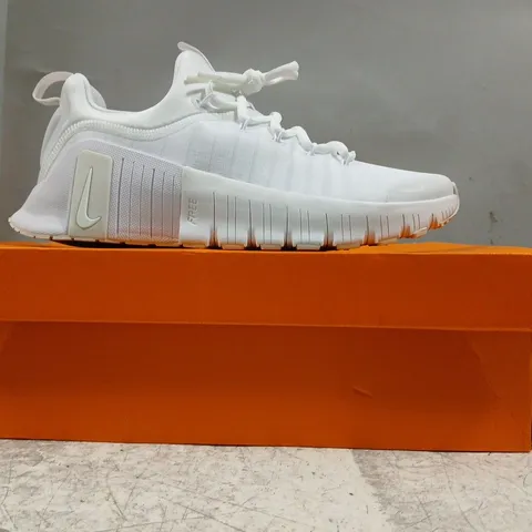 BOXED PAIR OF NIKE FREE METCON 6 SHOES IN WHITE SIZE UK 7.5