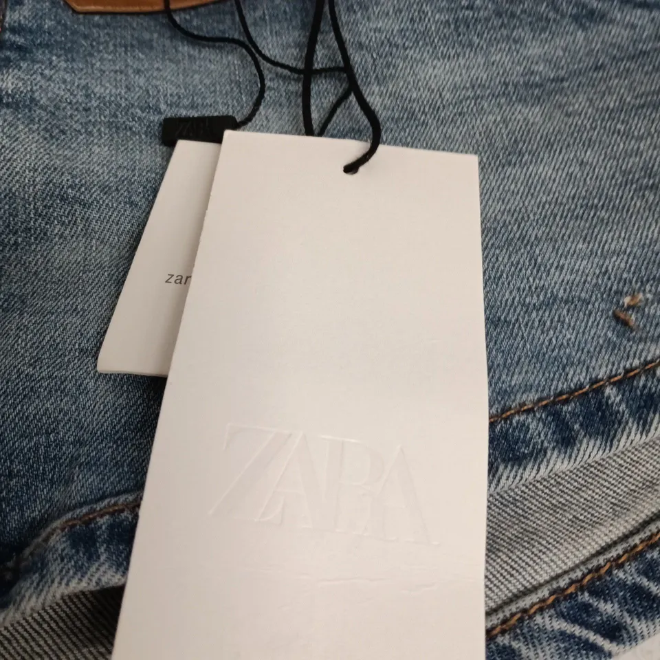 ZARA WOMEN'S DENIM SHORTS – UK 14 (US 10) WITH TAN BELT