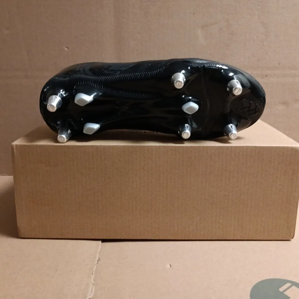 BOXED PAIR OF CANTERBURY FOOTBALL BOOTS IN BLACK SIZE UK 3.5