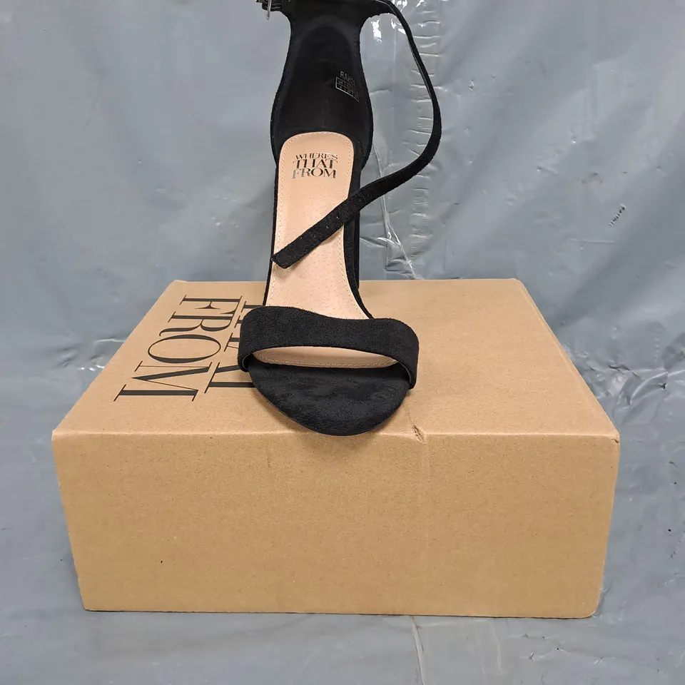 BOXED PAIR OF WHERE'S THAT FROM OPEN TOE HIGH BLOCK HEEL SANDALS IN BLACK SIZE UK 4