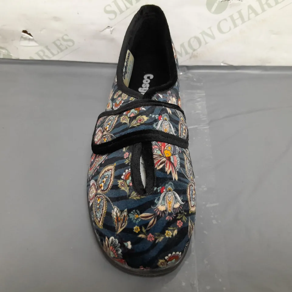 BOXED PAIR OF COSYFEET SLIPPERS IN MIDNIGHT PAISLEY UK SIZE 5
