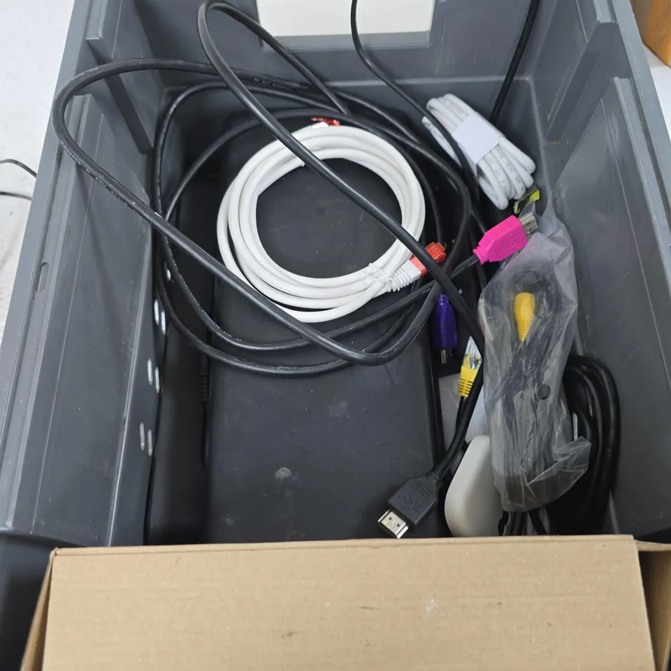 APPROXIMATELY 10 ASSORTED ELECTRICAL PRODUCTS TO INCLUDE PLUGS, WIFI HUBS AND CABLES