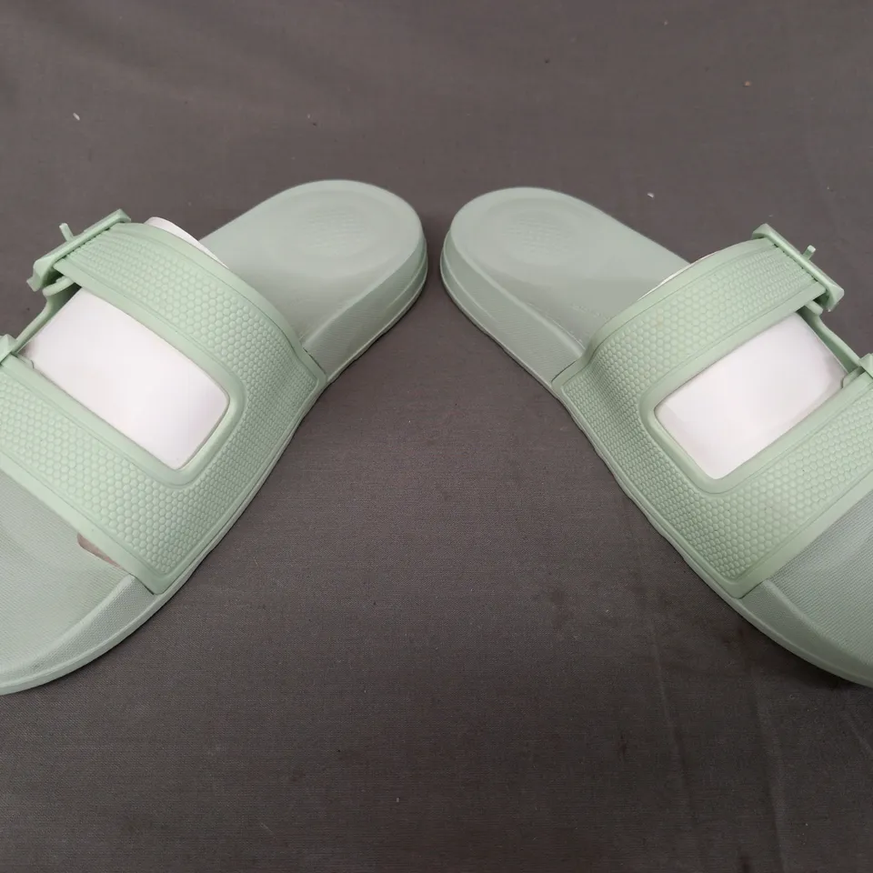 BOXED PAIR OF FITFLOP TWO-BAR BUCKLE SLIDERS IN SAGE BRUSH UK SIZE 6.5