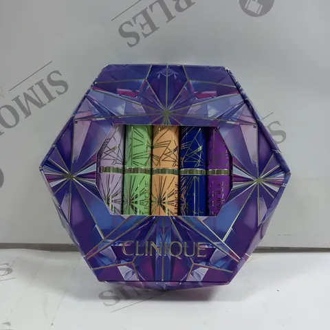 CLINIQUE PLENTY OF POP LIPSTICK: MAKEUP GIFT SET