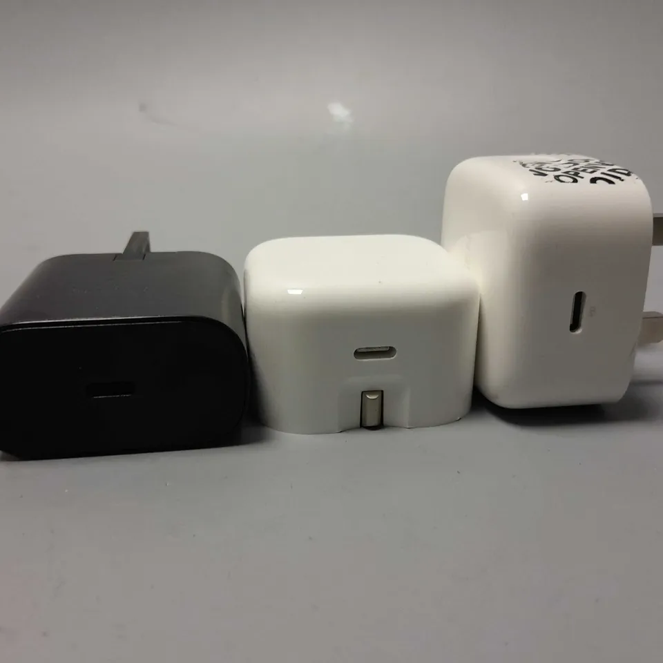 APPROXIMATELY 200 ASORTED USB-C PLUGS TO INCLUDE SAMSUNG, APPLE, UGREEN, ETC