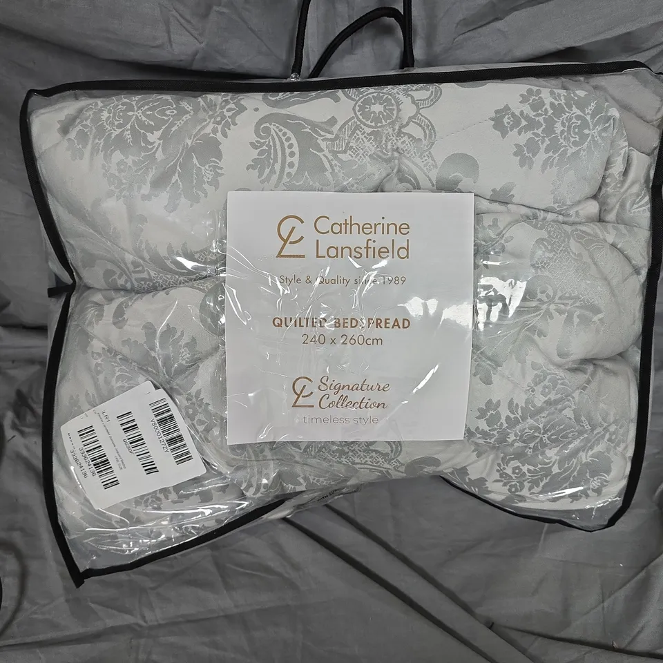 CATHERINE LANSFIELD QUILT BEDSPREAD – SIGNATURE COLLECTION, 240 X 260 CM