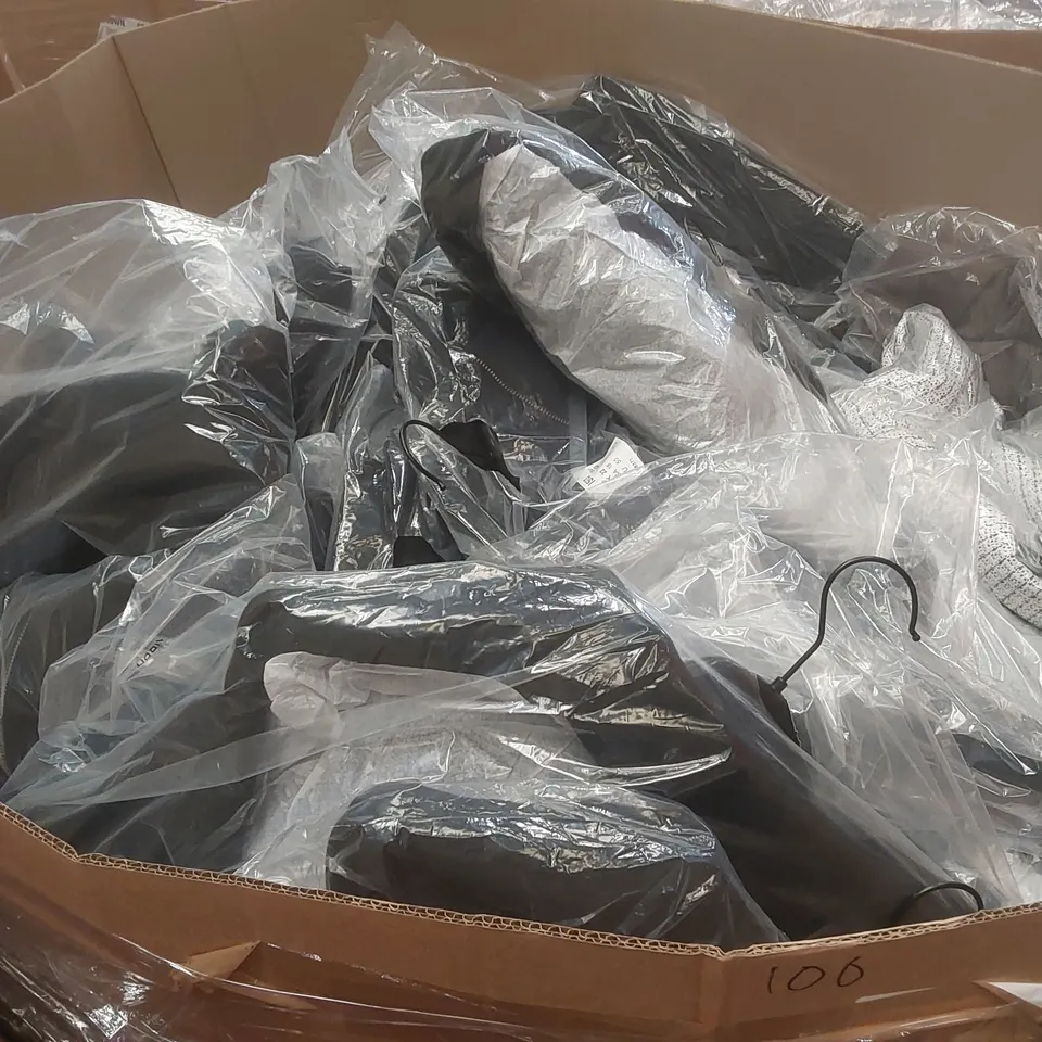PALLET CONTAINING APPROXIMATELY 150x BRAND NEW JD WILLIAMS AND SIMPLY BE JACKETS/BLAZERS ECT